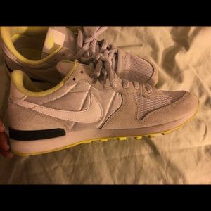 NIKE INTERNATIONALIST